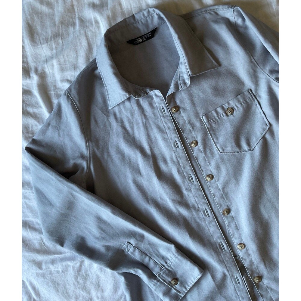The North Face women Button-Up Long Sleeve Shirt
Medium Gray